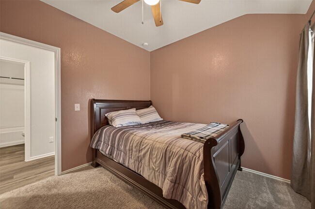 Building Photo - 10411 Meadow Saffron Dr