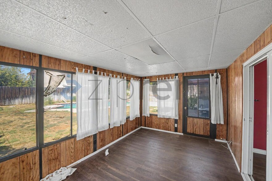Building Photo - Unit