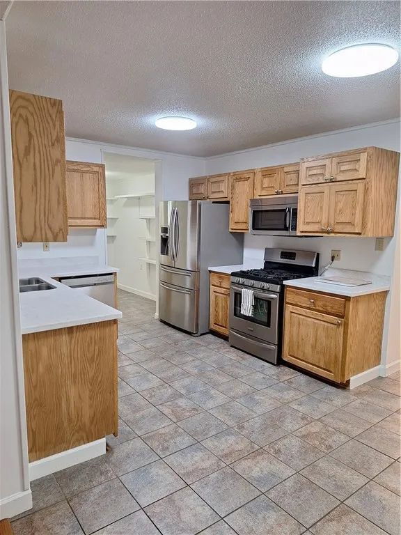 Building Photo - 3 Bedroom Home w/ Workshop and Fenced Yard