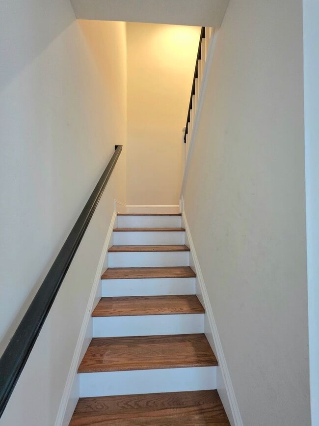 Building Photo - 4bed-3.5bath home in the Town of Whitehalll