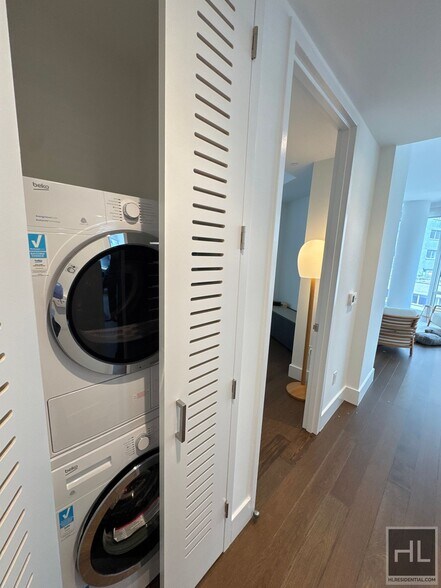 Building Photo - East 44th Street