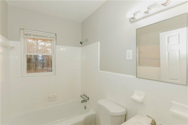 Building Photo - 2825 Belvedere Ln