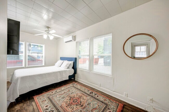 Building Photo - Charming Fully Furnished Studio in the Heart of UT Campus – $1,500/Month