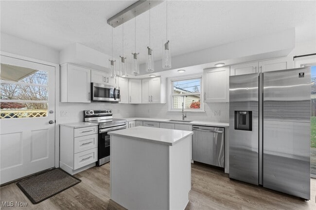 Building Photo - 6677 Crenshaw Dr