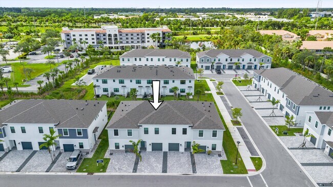 Building Photo - 7638 SW Lucy Ln