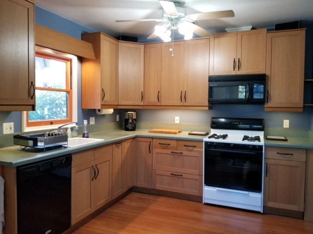 Kitchen - 634 N Naomi St