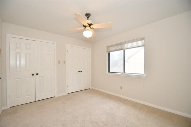 Building Photo - 7614 Club Lake Dr