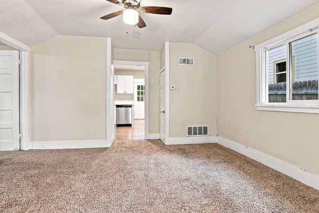 Building Photo - $1,595.95 with $250 Cleaning Voucher, 1 Bed - 1 Bath, Single Family Home in Aurora with Private a...