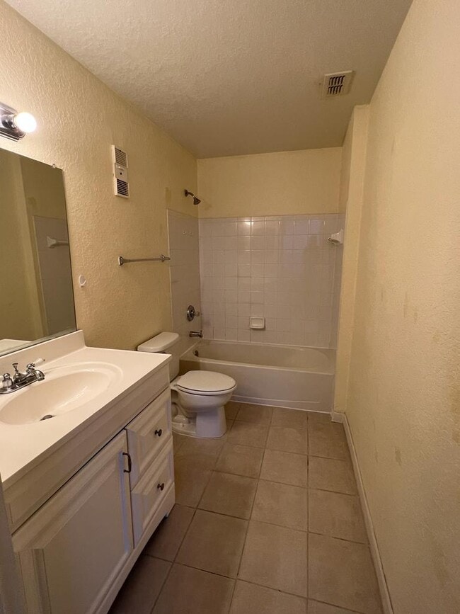 Building Photo - 13025 Mulberry Park Dr