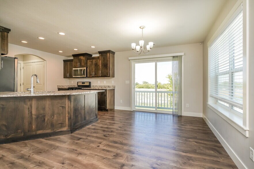 Building Photo - 4711 S W Pk Dr