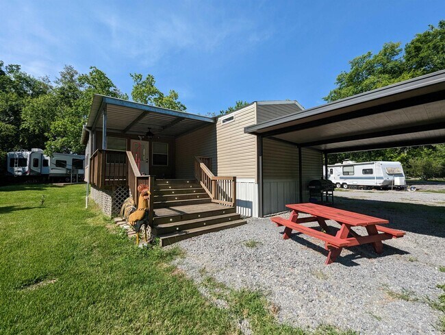 Building Photo - 2590 E Lucas Dr