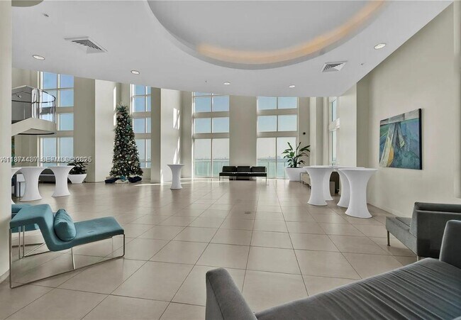 Building Photo - 1900 N Bayshore Dr