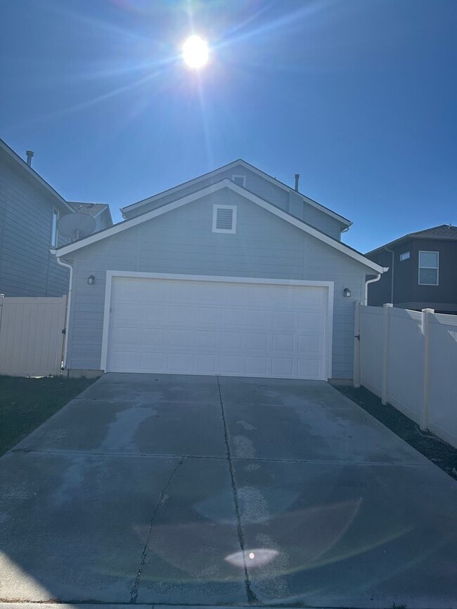 Building Photo - Beautiful 2 story home in North Meridian available soon! $500 move-in credit!