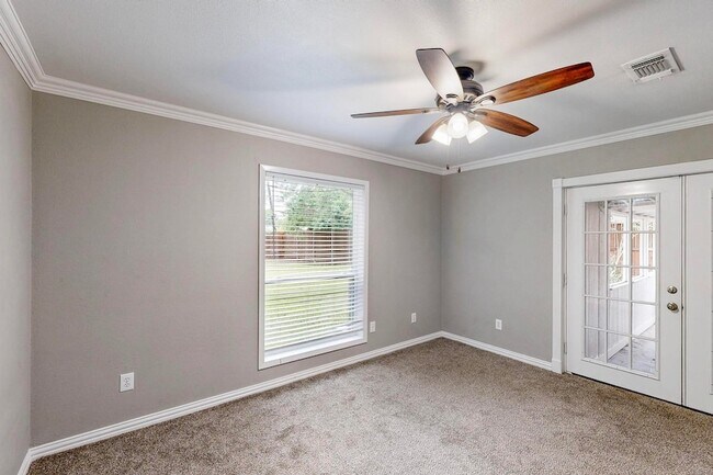 Building Photo - 3264 Northaven Rd