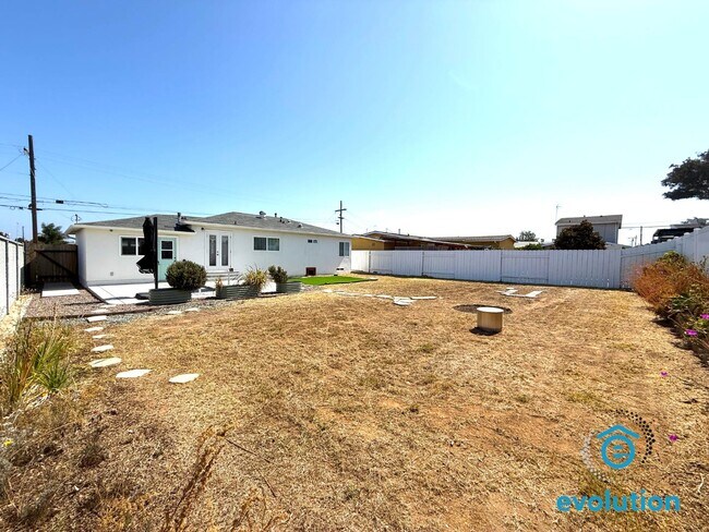 Building Photo - 843 Grove Ave