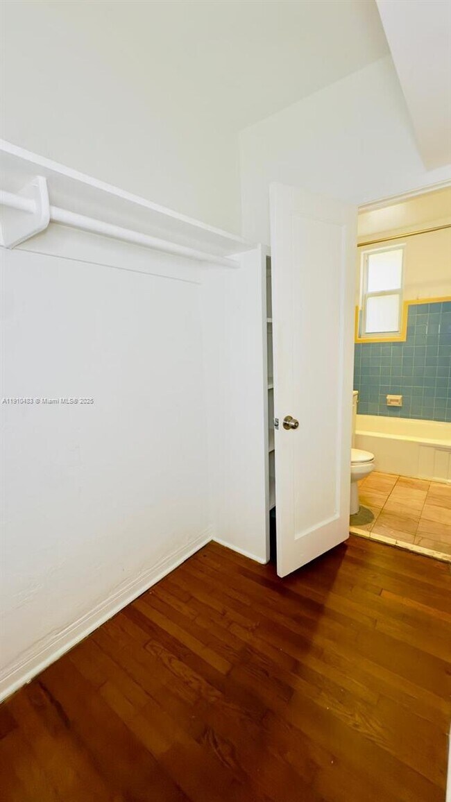 Building Photo - 315 W 28th St