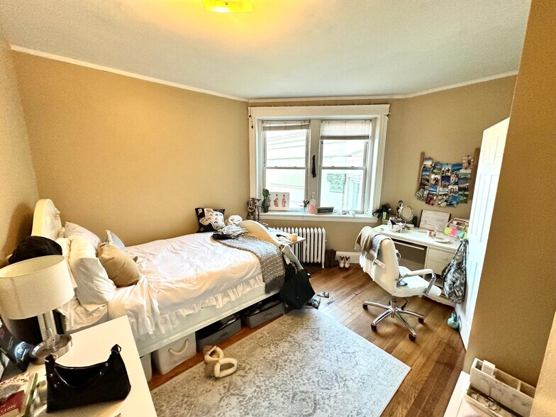 Building Photo - 68 Egmont St