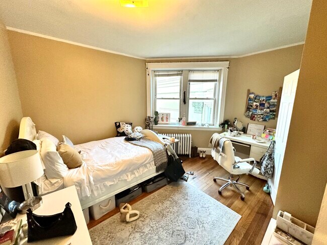 Building Photo - 68 Egmont St