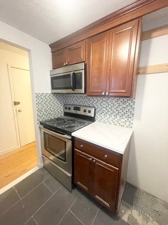Primary Photo - 6 Grove St