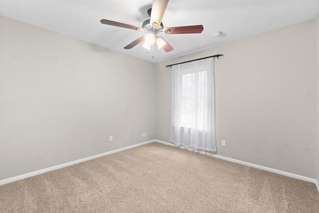 Building Photo - 28 Silver Elm Pl