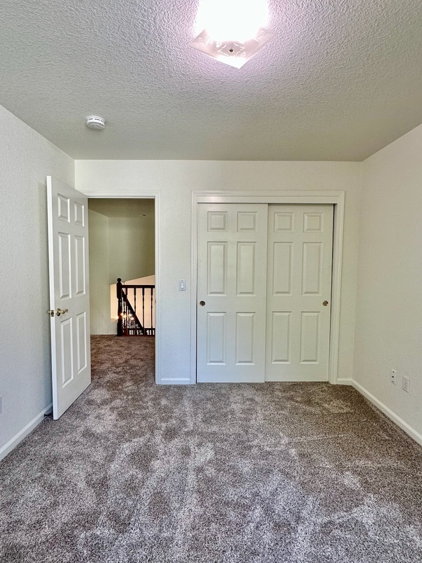 Building Photo - 515 Adriana Pl