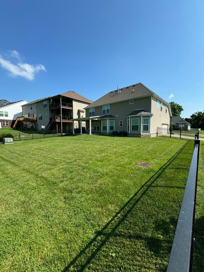 Building Photo - 290 Manitoba Ln