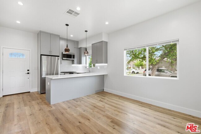 Building Photo - 8337 Gladbeck Ave