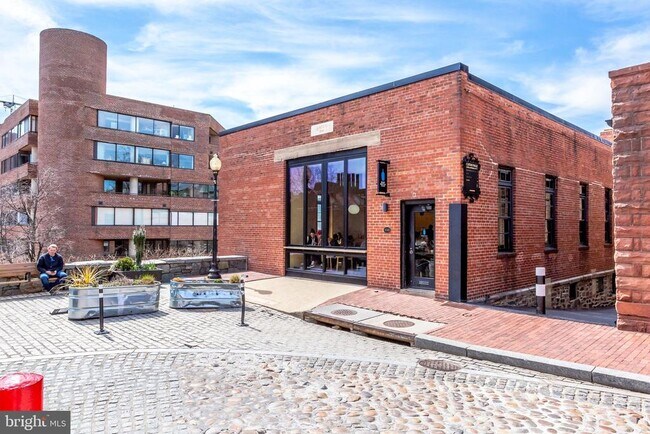 Building Photo - 1315 N Ode St