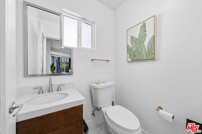 Building Photo - 1610 S Hayworth Ave