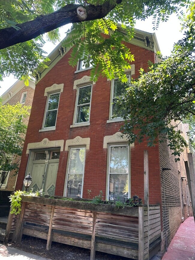 Primary Photo - 1026 N Wolcott Ave