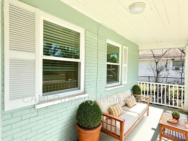 Building Photo - 748 Bethune St