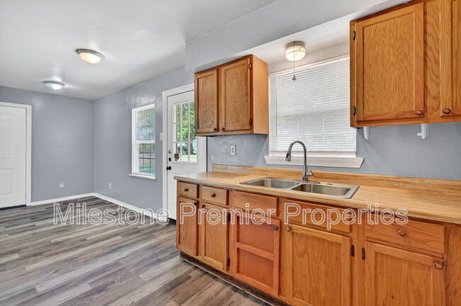 Building Photo - 401 S Contemporary Dr