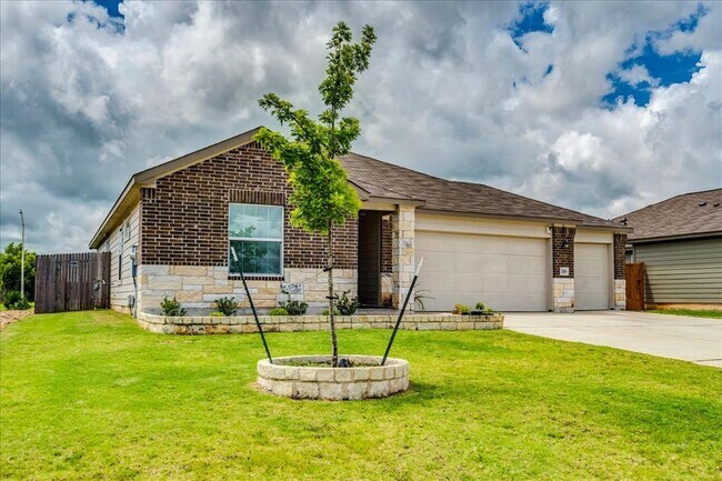 Building Photo - 389 Salt Springs Rd