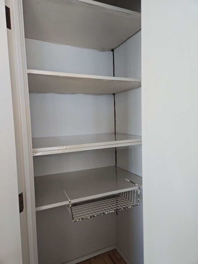 Building Photo - Spectacular View!! This top floor condo is a MUST SEE!! $500 move in credit