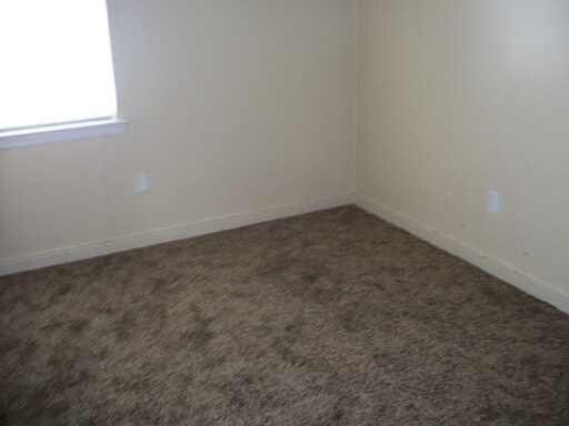 Building Photo - 300 6th Pl S