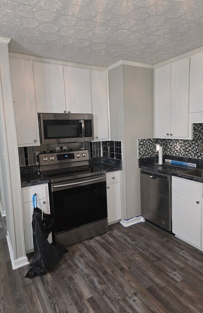 Building Photo - 3029 Dobbs Dr