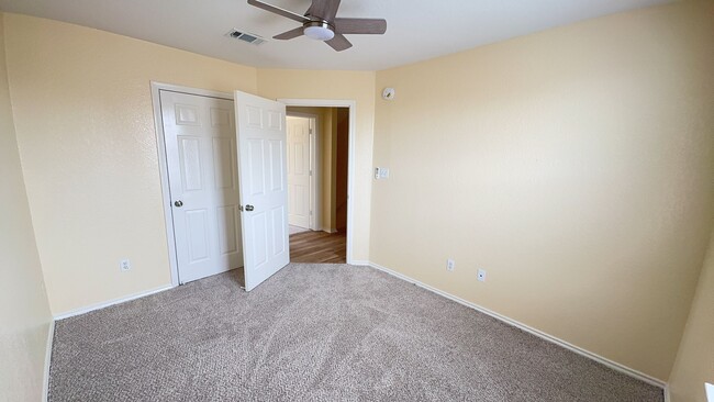 Building Photo - 3207 Hereford Ln