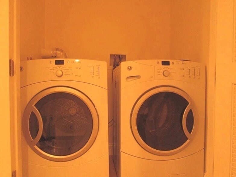 Building Photo - 2881 Meridian Ave