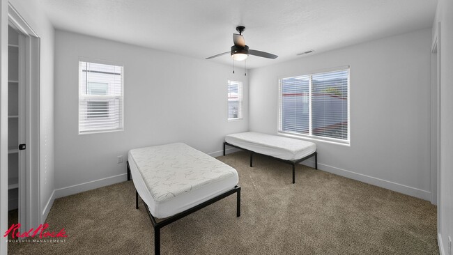 Building Photo - MOVE IN SPECIAL! Fresh, Modern Living, Just Steps Away From Everything in Cedar City