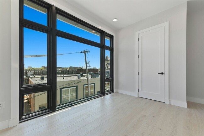 Building Photo - 14 Green St