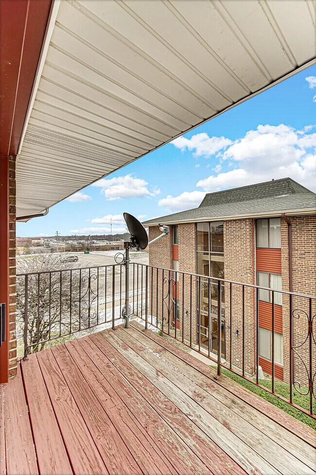 Building Photo - 15830 Terrace Dr