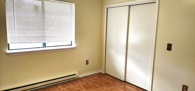 Building Photo - 260 Scott Rd