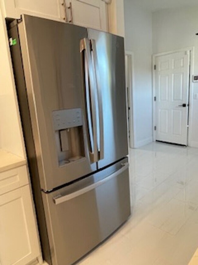 Building Photo - Carrollwood area , Andover Community , 3 Bedroom 2 Bath with beautiful Outdoor Living space. For ...