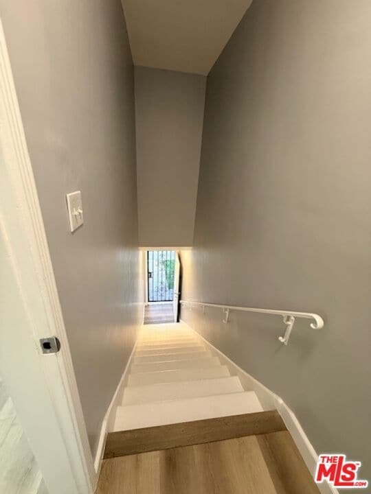 Building Photo - 2830 W 3rd St