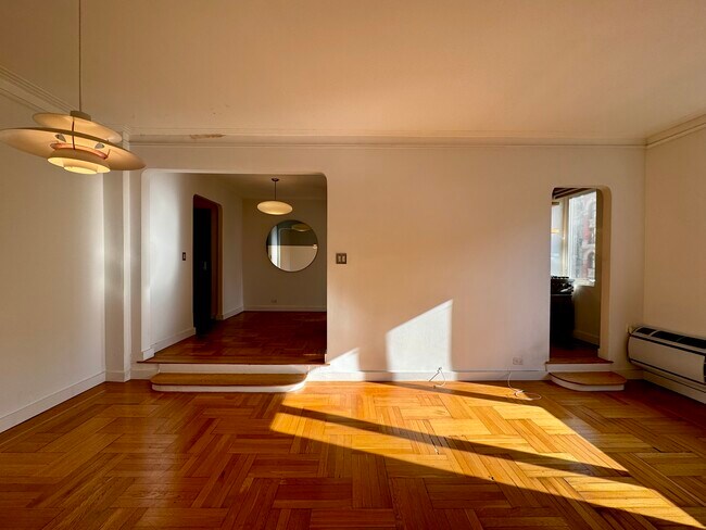 Primary Photo - 255 W 23rd St