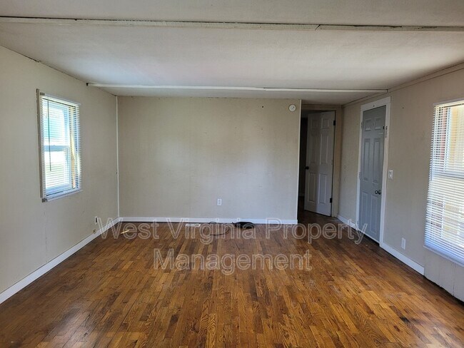 Building Photo - 432 Pocahontas St W