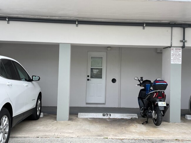 Building Photo - 1400 SW 27th Ave