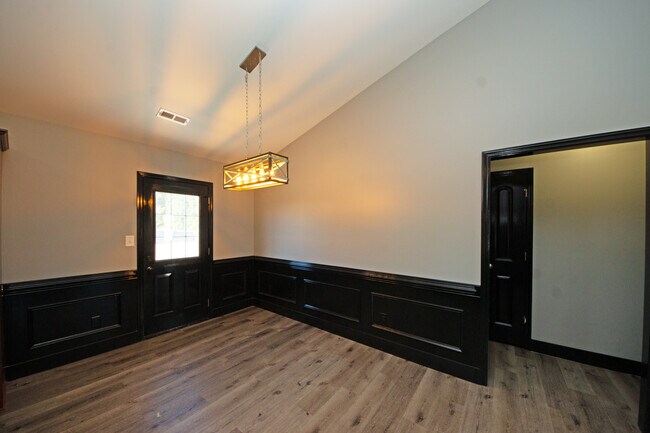 Building Photo - 315 Basil Ct