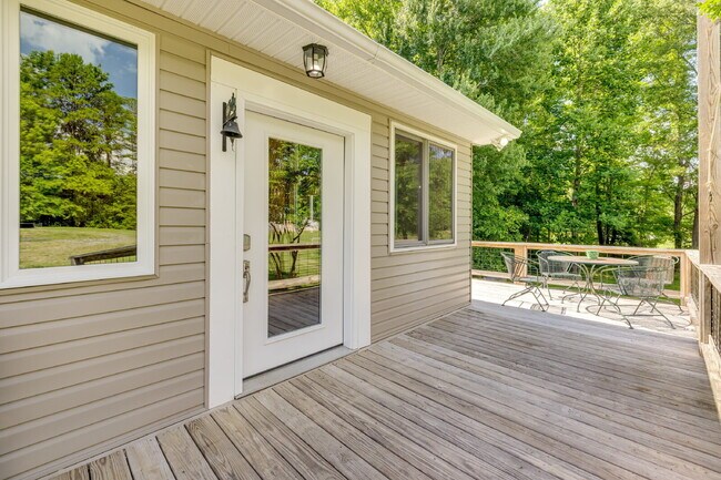 Building Photo - "Charming 2-Bedroom Furnished Retreat with Spacious Layout and 2.5 Baths in York, SC!"