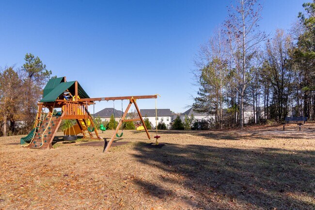 Building Photo - 704 Red Cedar Ct